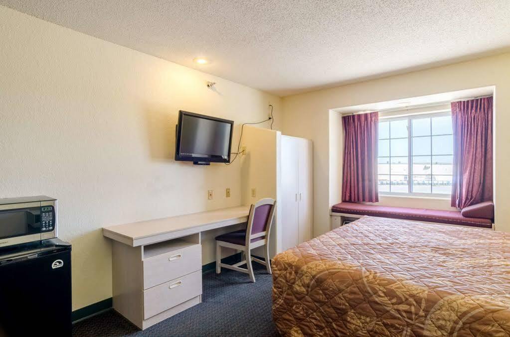 Travelodge By Wyndham Chadron Exterior foto