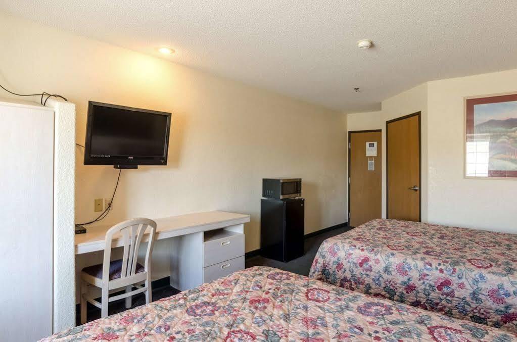 Travelodge By Wyndham Chadron Exterior foto